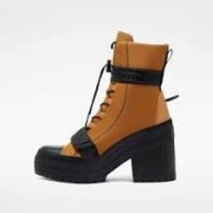 Converse Boots Women GR82 Chuck Taylor All Star Boots 571002C size 9.5 NEW